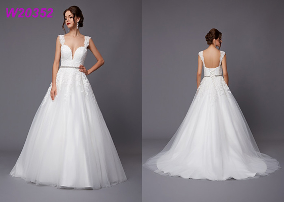 Las correas profundas escarpadas modestas del vestido de boda de princesa Bride del cuello en v atan para arriba detrás