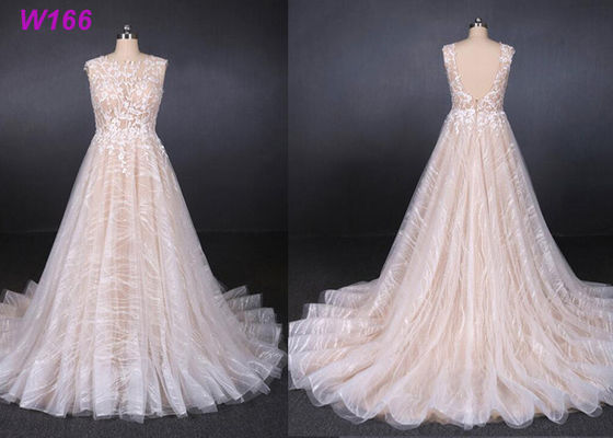 Líneas de Tulle de boda de las lentejuelas sin mangas femeninas muy escotadas por detrás atractivas del vestido y formas brillantes de la ji
